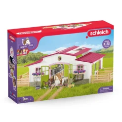 Centre équestre avec cavalière, chevaux et accessoires