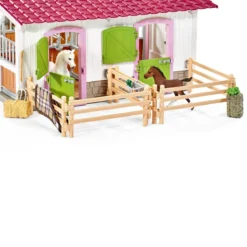 Centre équestre avec cavalière, chevaux et accessoires