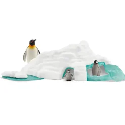 Famille pingouin sur la banquise